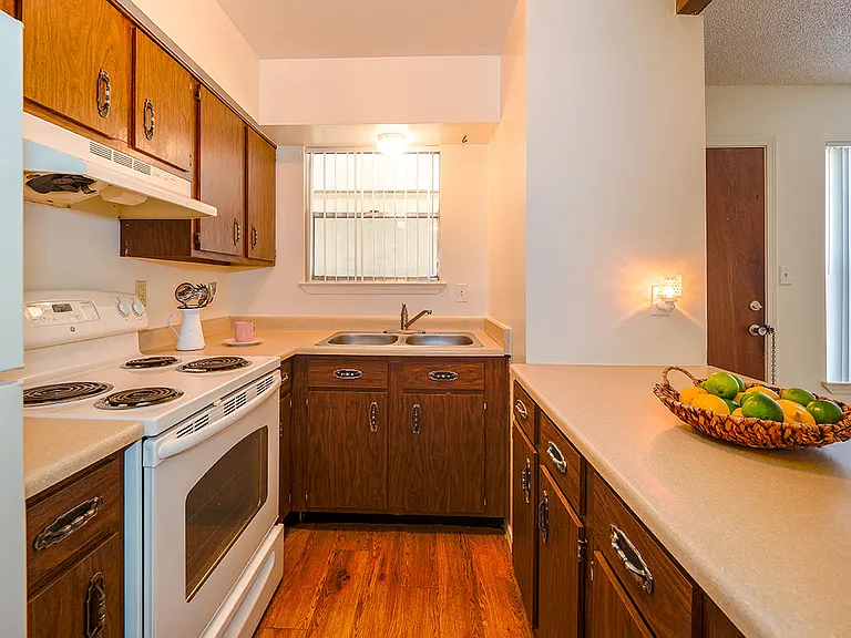 121 Cardenas Dr NE — Photo 41