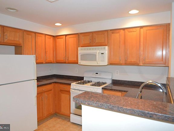 4th image of 4490 Market Commons Dr Unit 412