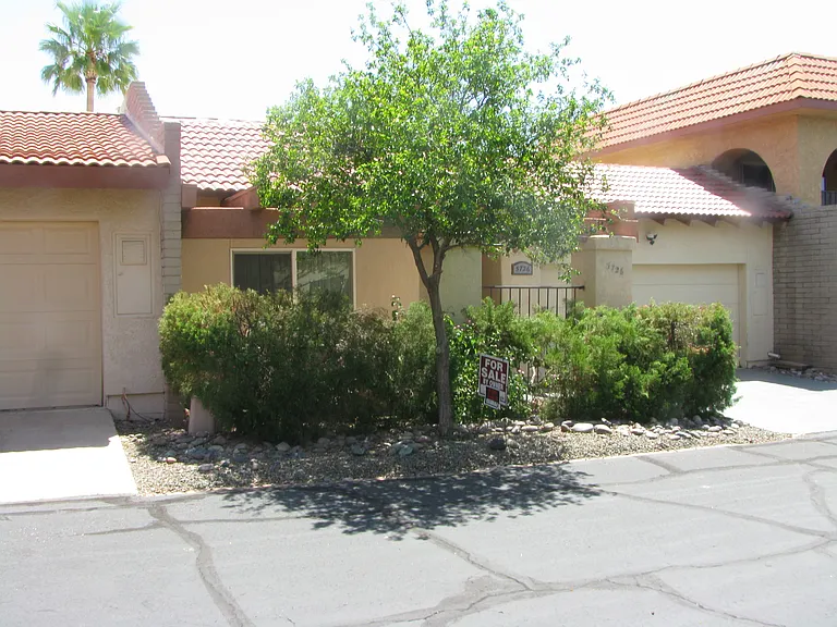 5726 N Camino Del Sol — Photo 1