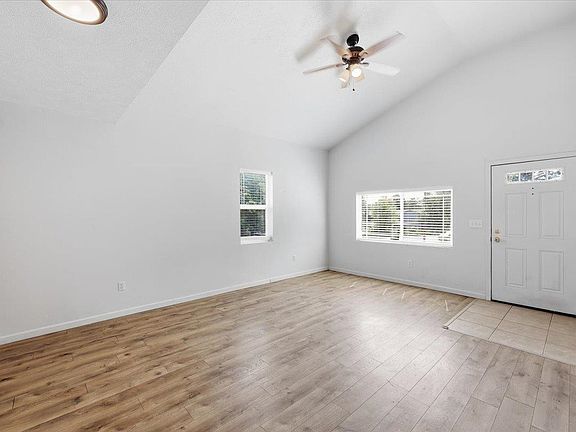 4th image of 2929 E Jackson Ave