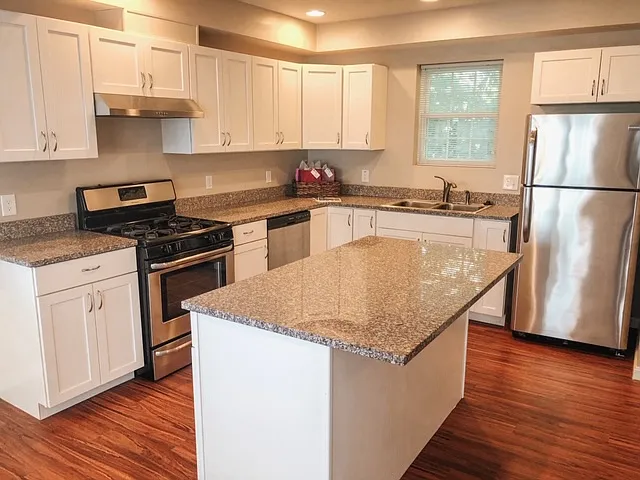 Chelsea Manor — Photo 43
