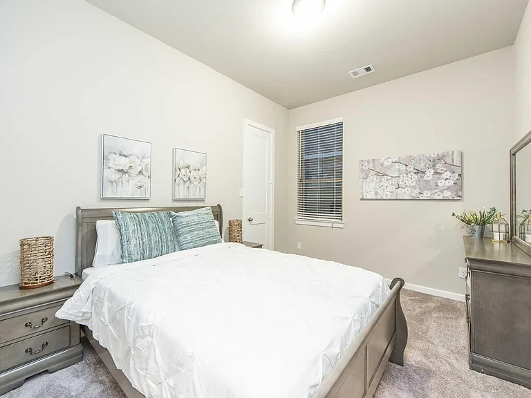 8719 Fox Trail Dr — Photo 14