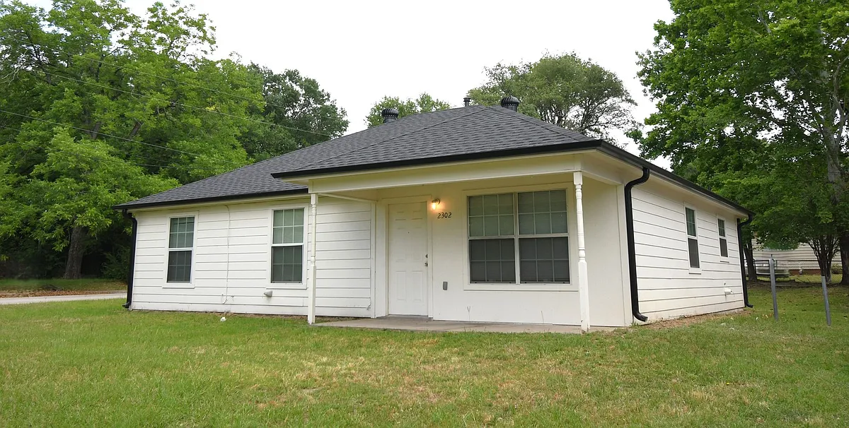 Building Photo - 2302 Walton Rd