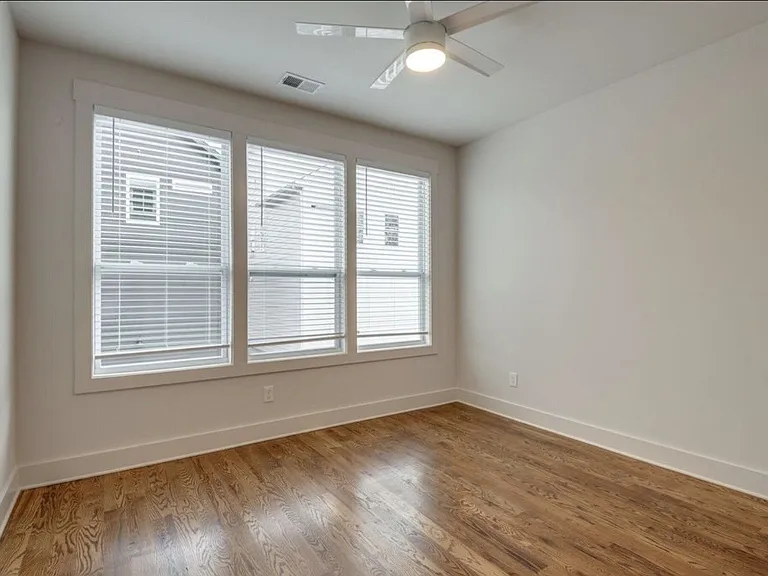 2215B 24th Ave N — Photo 12