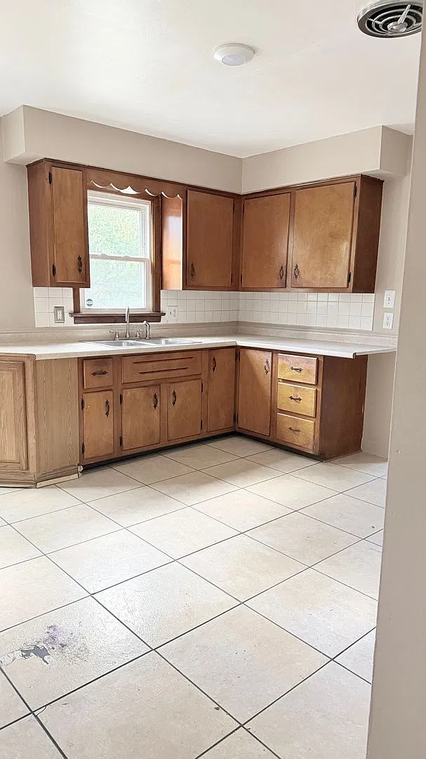 2 bedroom single family home ready now-Shenango school district — Photo 4