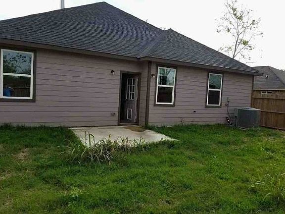 2nd image of 2405 Florida St