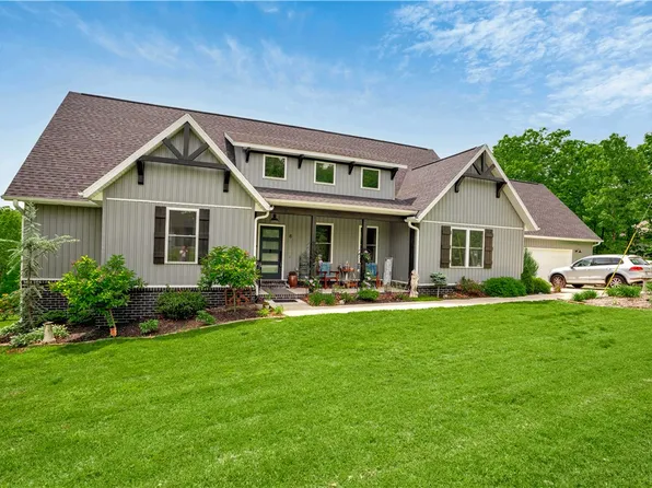 8 Hawthorn Ln, Bella Vista, AR 72715