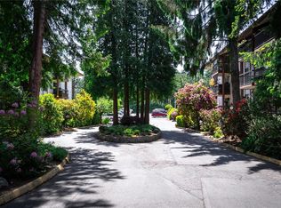 Royal Woods Ascot, Saanich, BC V8X 4B1