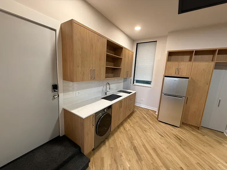 1118 S Western Ave #1C — Photo 3
