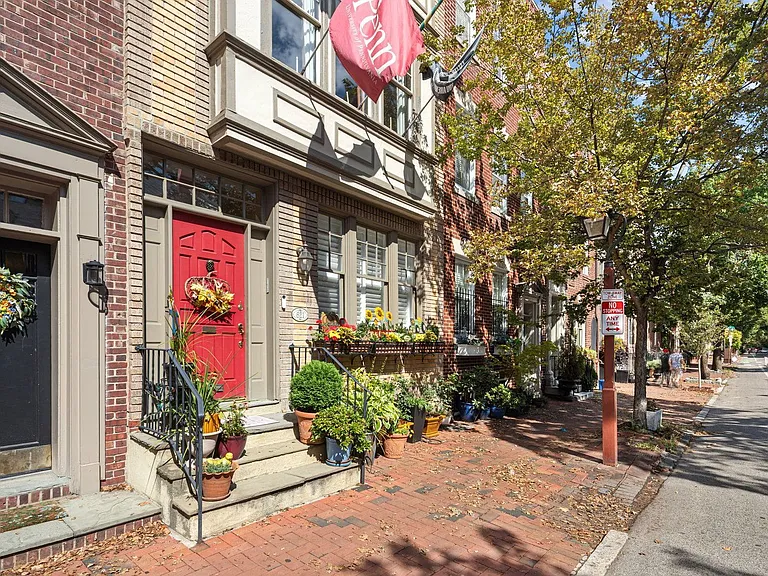 621 Pine St #1 — Photo 3