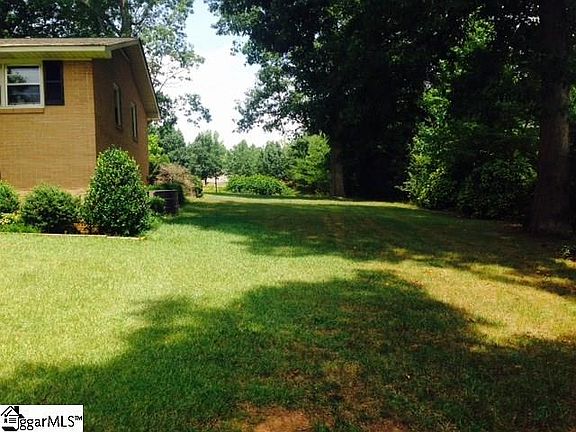 3rd image of 61 Oak Lane Dr