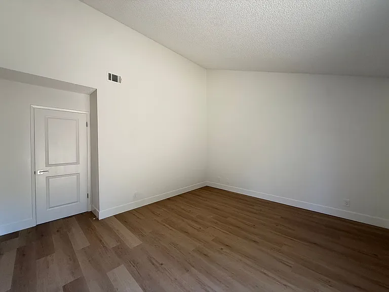 1120 Village Dr — Photo 46
