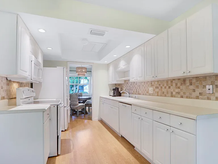 8574 SE Seagrape Way — Photo 14