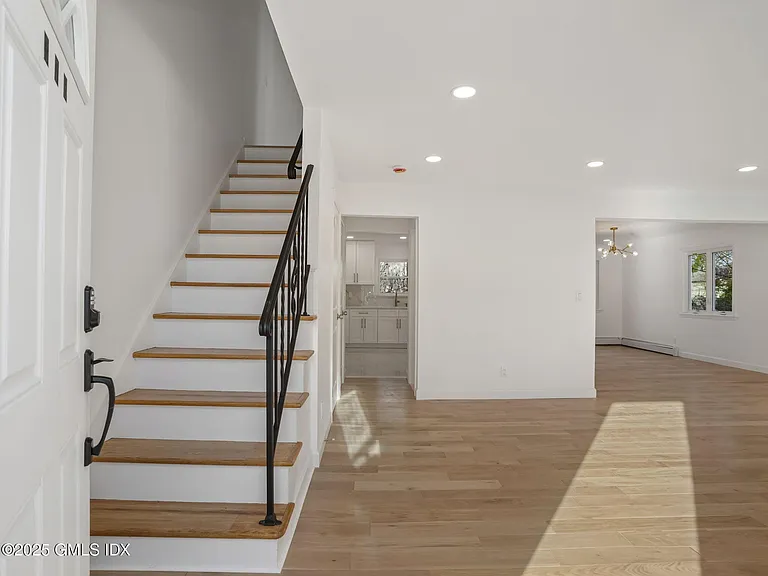 37 Edgewood Ave #B — Photo 2