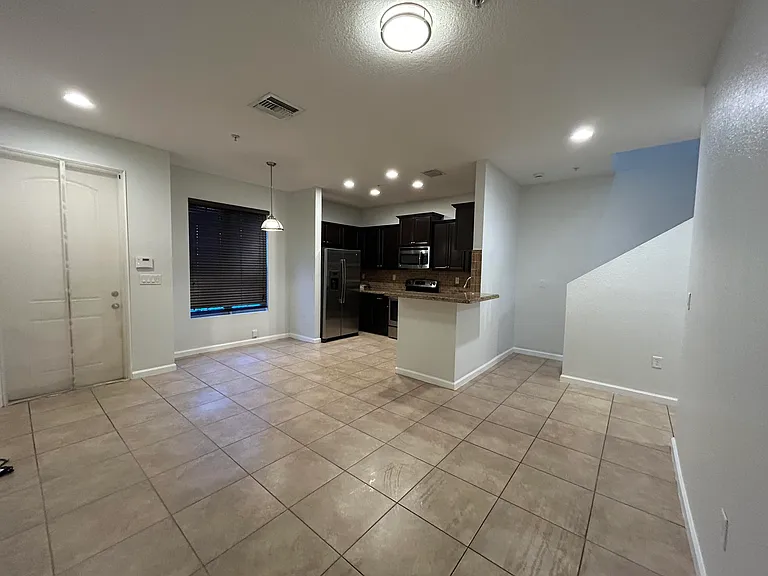 712 SW 2nd Ter — Photo 3