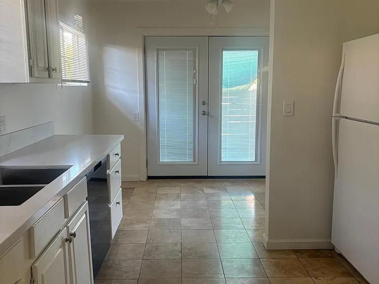 4848 Parks Ave — Photo 6