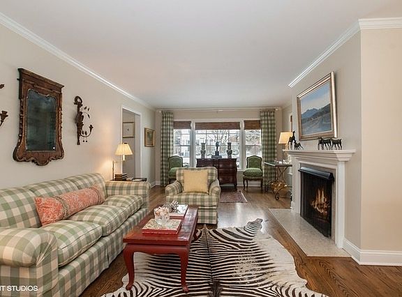 2nd image of 892 Oakwood Ave