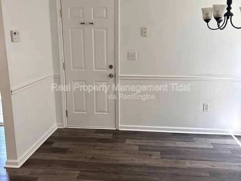 5048 Queen St — Photo 6
