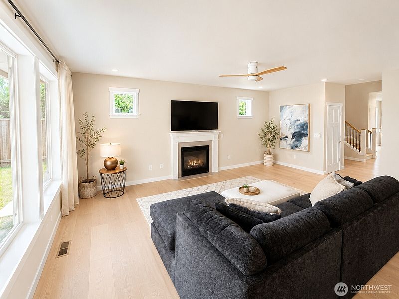 4th image of 2925 75th Avenue SW