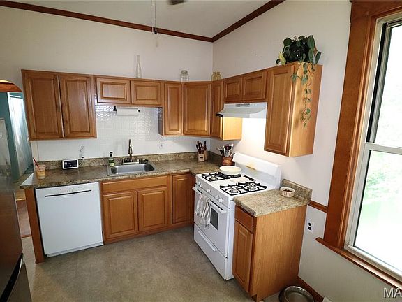 4th image of 703 Peers Ave