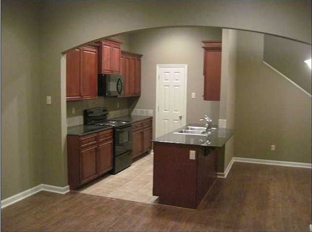 2nd image of 300 Chimney Rock Blvd