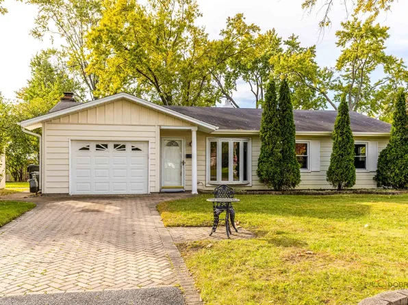 533 Cherry Ln, Glenview, IL 60025