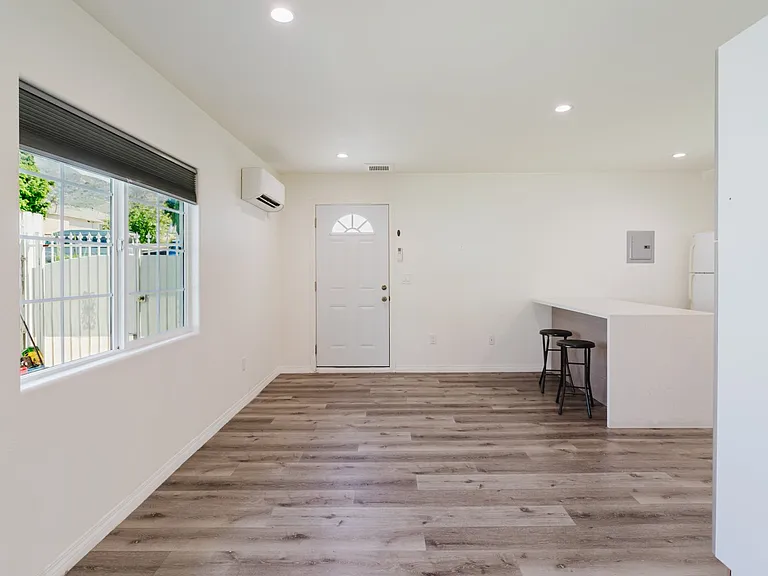 10327 Hillhaven Ave #1/2 — Photo 4