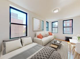 37 1/2 Bedford St