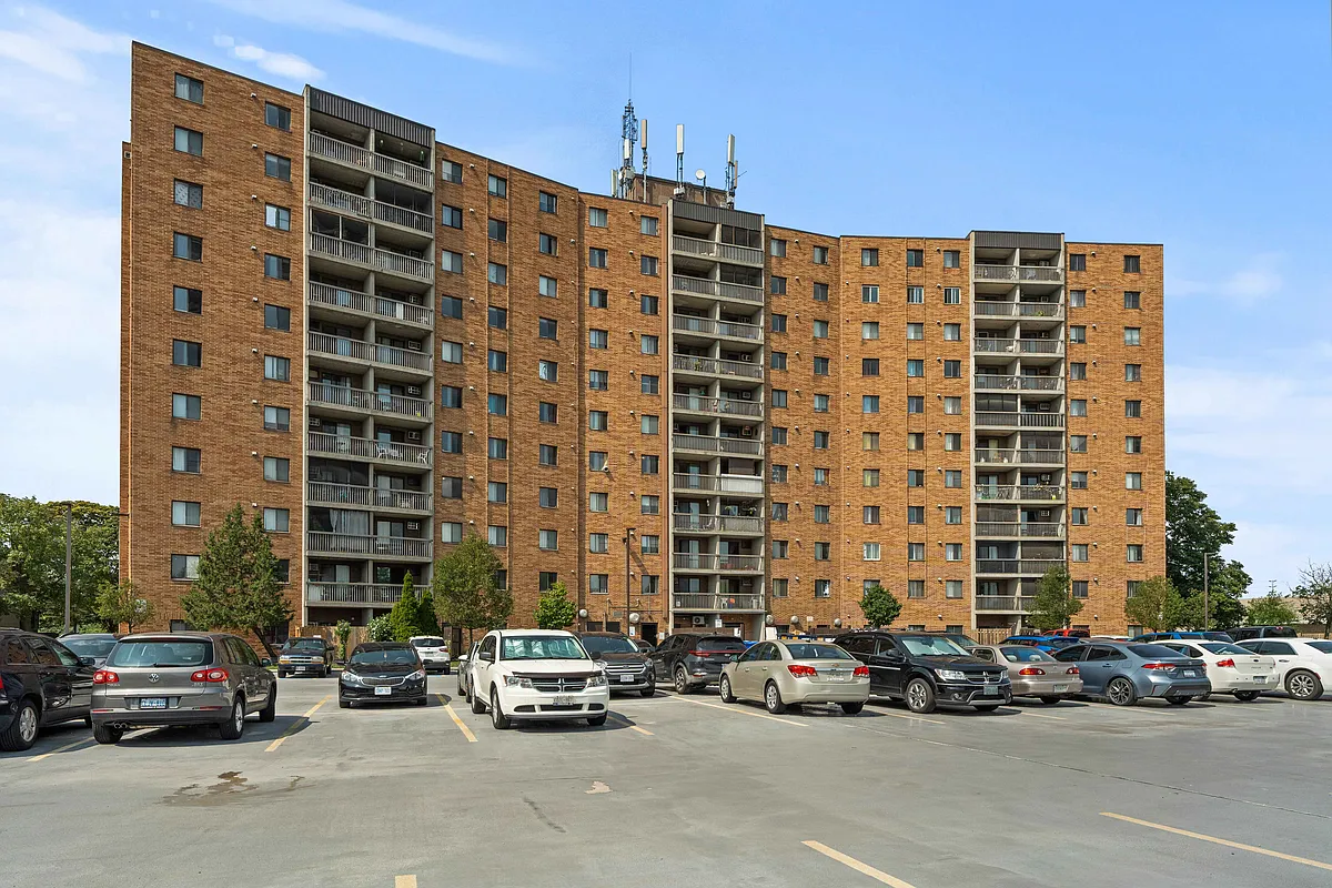 Building Photo - 1330 Lauzon Rd