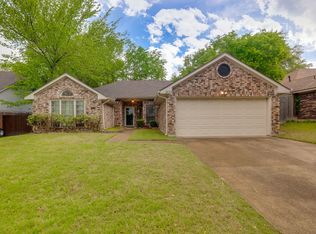1833 Windsor Dr, Mesquite, TX 75181