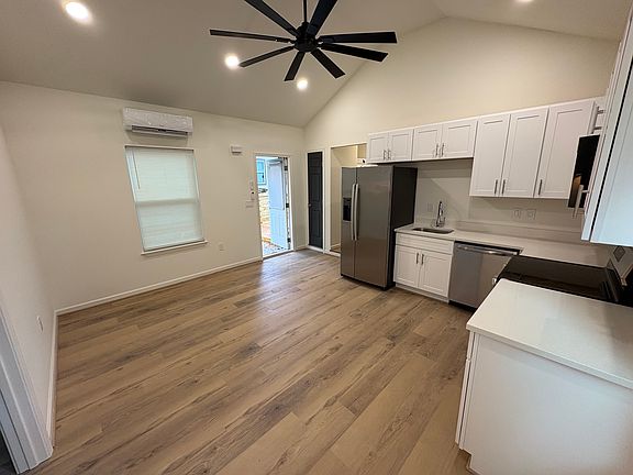 2nd image of 175 Mathewson Pl SW #2