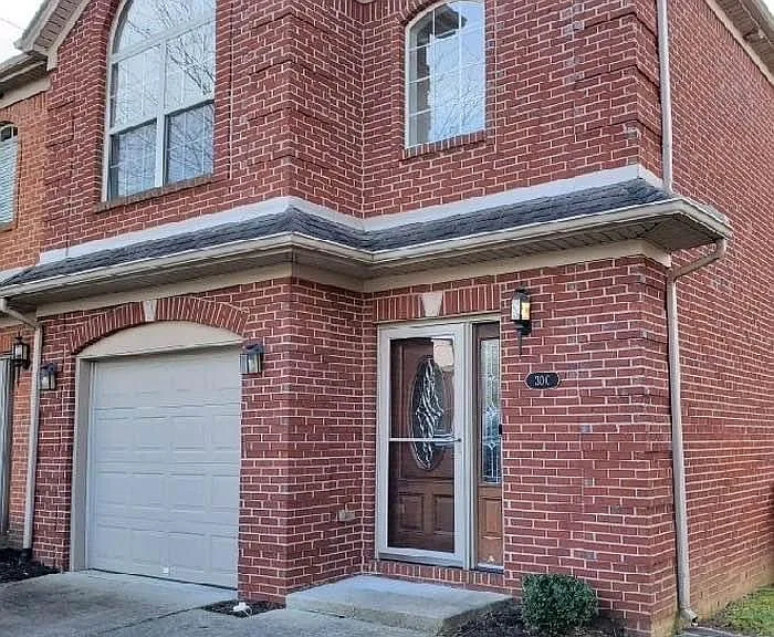 300 Broadleaf Ln — Photo 1
