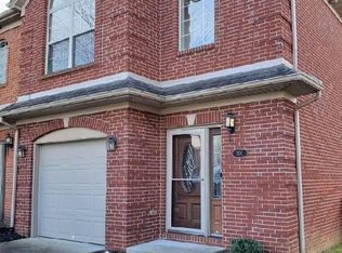 300 Broadleaf Ln, Lexington, KY 40503