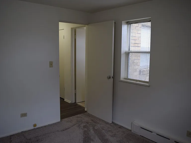 312 W Clark St — Photo 13