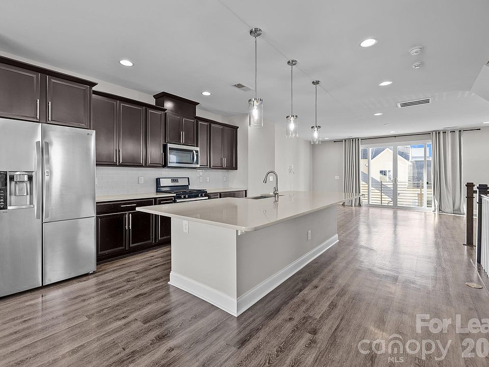 1st image of 3204 Moss Ln