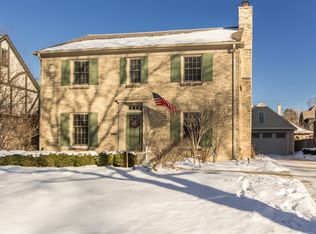 5858 N Maitland Ct, Whitefish Bay, WI 53217