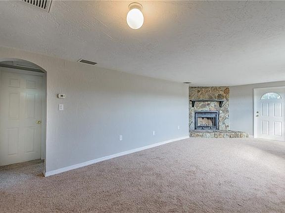 5th image of 1364 Friend Ave