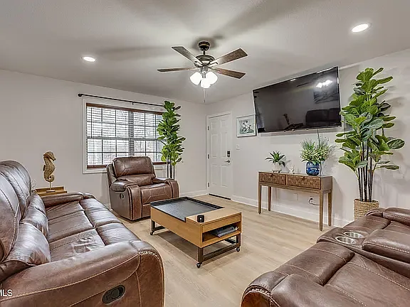 1810 Parkwood Ln #9 — Photo 14
