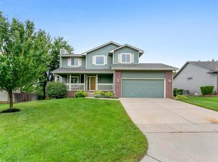 826 E Southcrest Dr, Derby, KS 67037