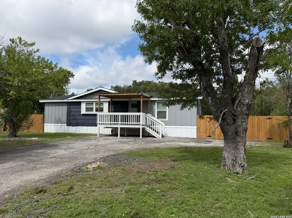 112 N WAGON WHEEL DR, Boerne, TX 78015
