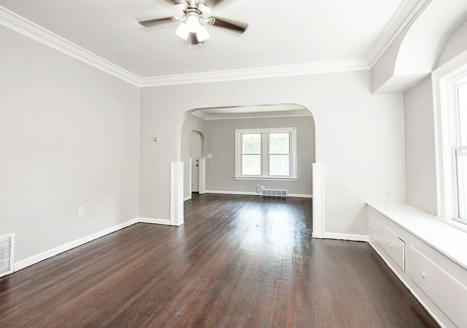 5 Beds 1 Bath Single Family Home In Mt Pleasant! — Photo 1
