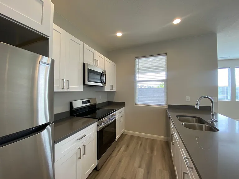 4381 S 1200 W — Photo 9