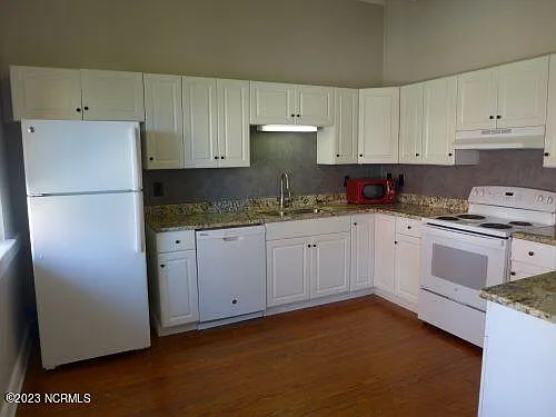 112 N John St #3 — Photo 4