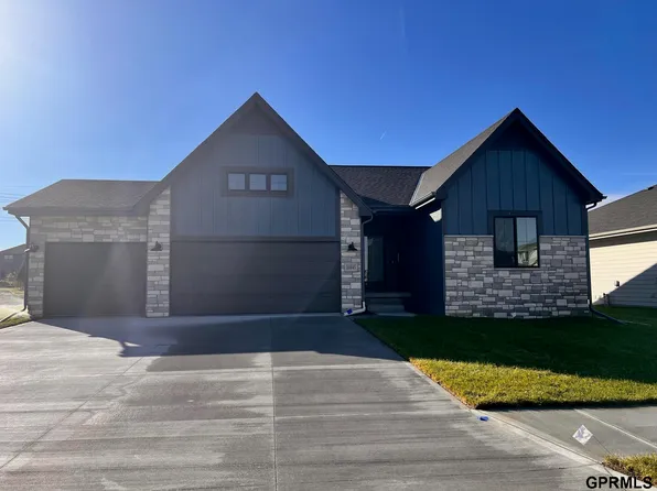 20845 Ogden St, Elkhorn, NE 68022