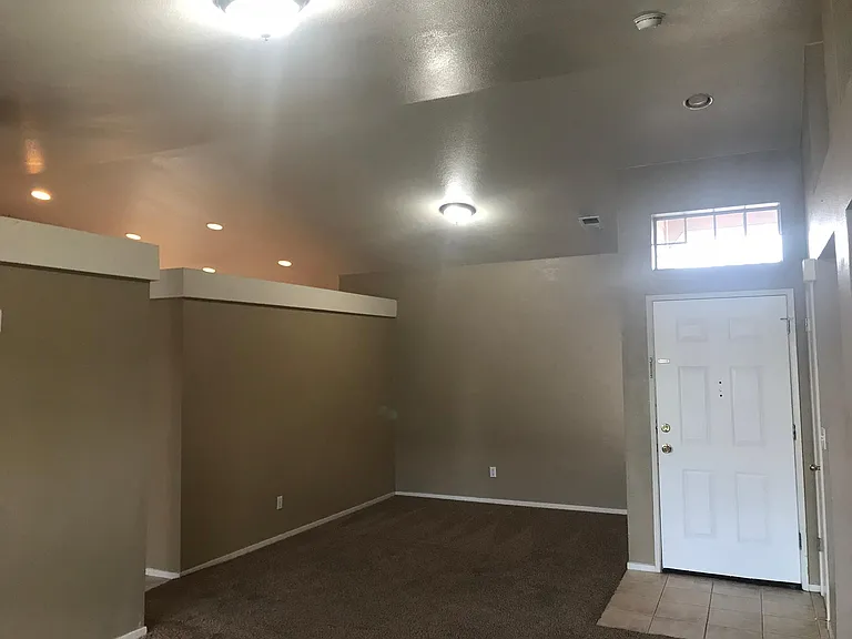 940 Laguna Ct — Photo 9