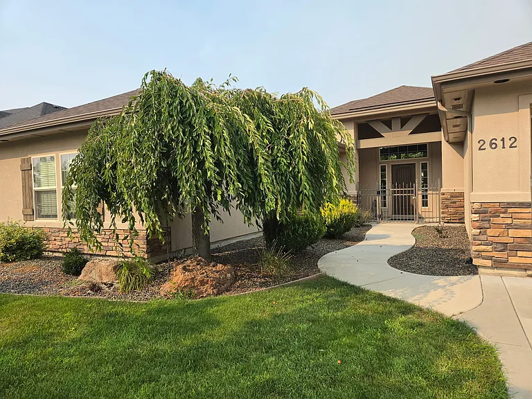 2612 E Lacewood Dr — Photo 1