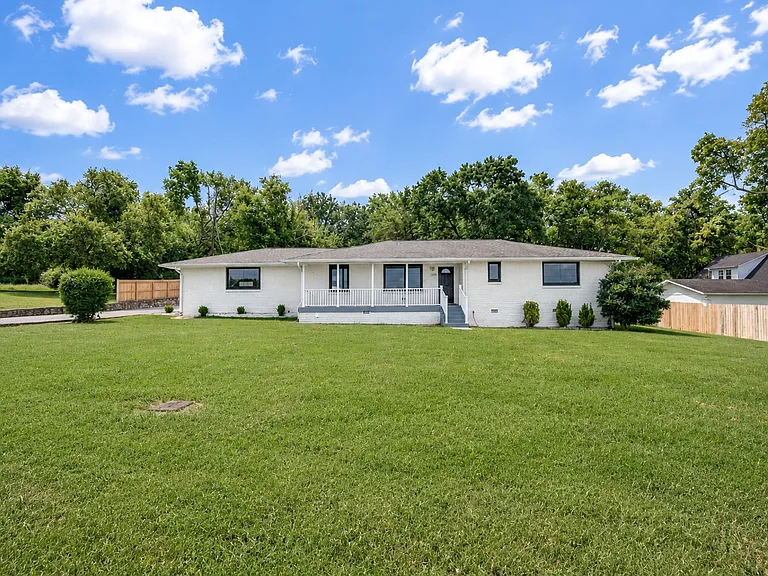 1205 Saint Marys Ln — Photo 2