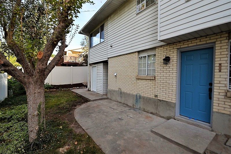 1st image of 1905 E Grandeur Dr