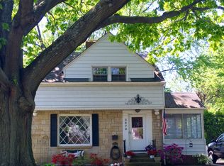 2870 Hampton Rd, Rocky River, OH 44116