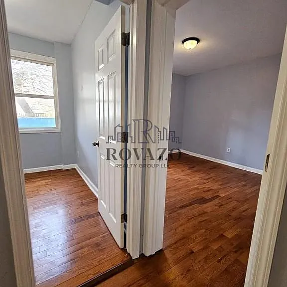 300-301 Lyons Ave #6AA — Photo 4